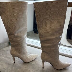 Forever 21 Textured Cream Heeled Boots